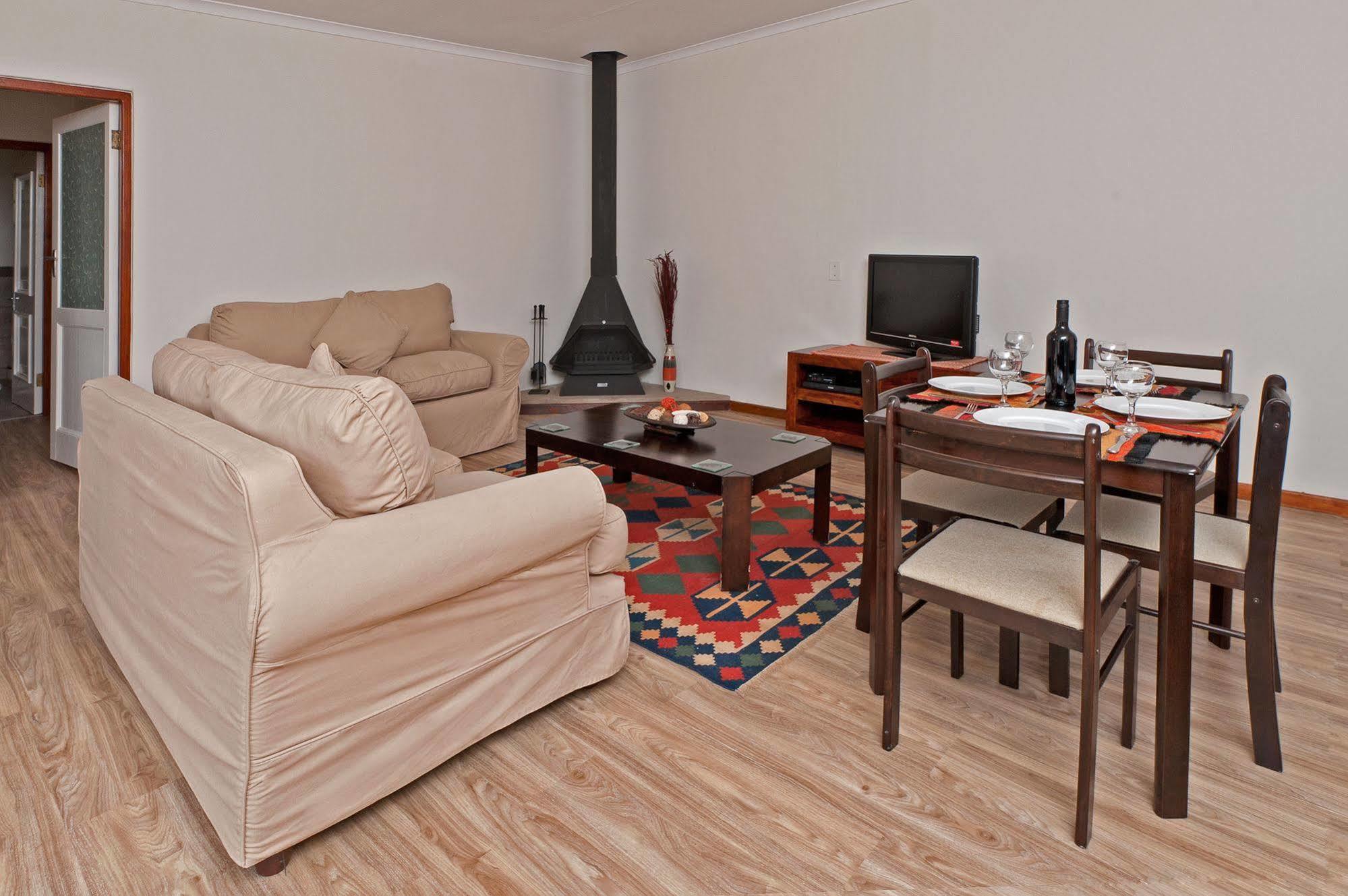 פרנצ'הוק La Galiniere Guest Cottages מראה חיצוני תמונה